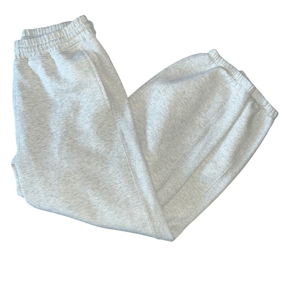 NWOT Abercrombie and Fitch YPB neoKNIT Sweatpants Small S Short Heather Grey - Picture 3 of 13